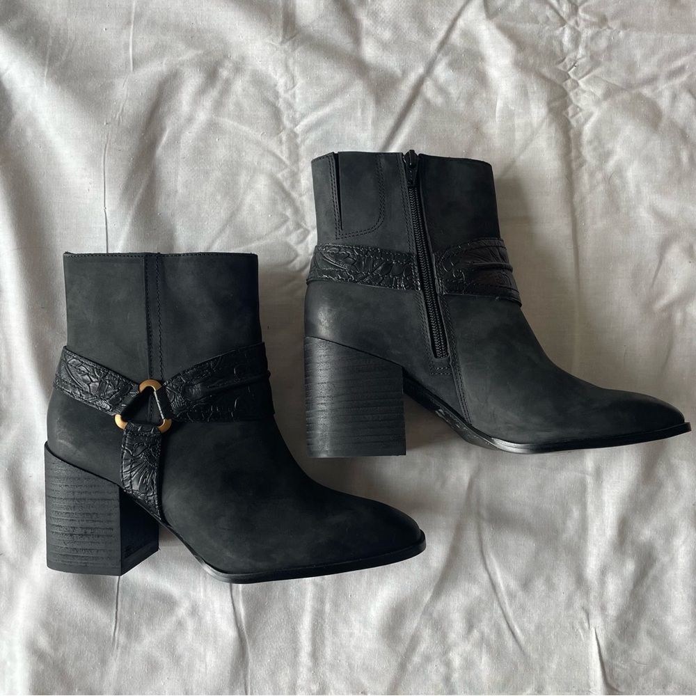 Vionic Carnelia Heeled Boot size 7.5